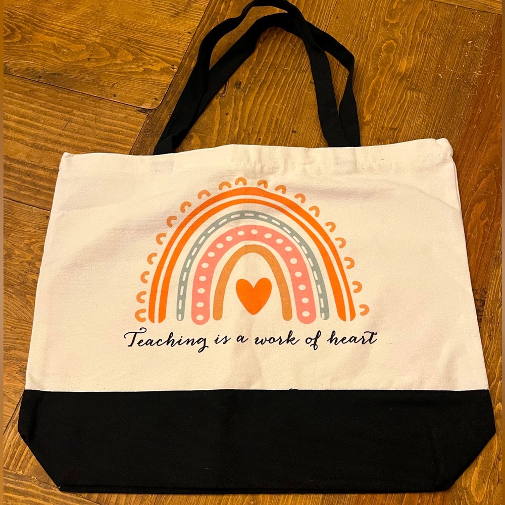🍎🍎TEACHING Is A Work Of Heart Bag🩷🍎🌈